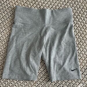 Nike biker shorts size small
